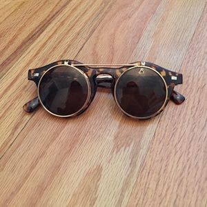 Flip Sunglasses in Tortoise