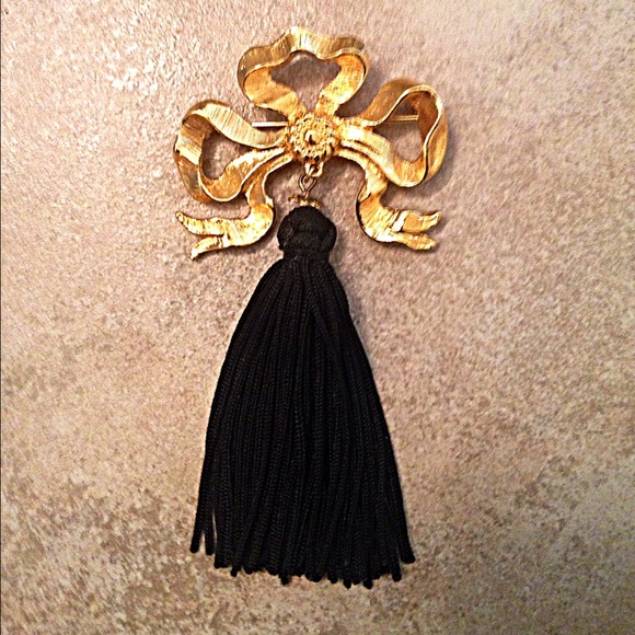 Vintage Jewelry - Stunning vintage bow and tassel brooch!