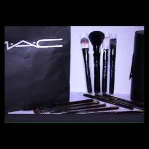 Brand New 12 piece high quality brush kit &holder