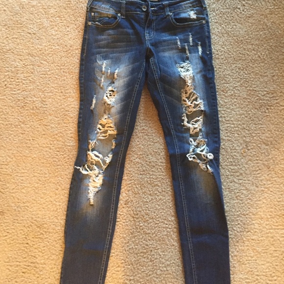 Hot Topic Lovesick ripped skinnies!