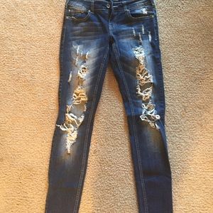 Hot Topic Lovesick ripped skinnies!