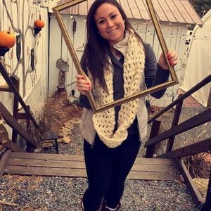 Meet your Posher, Hallie