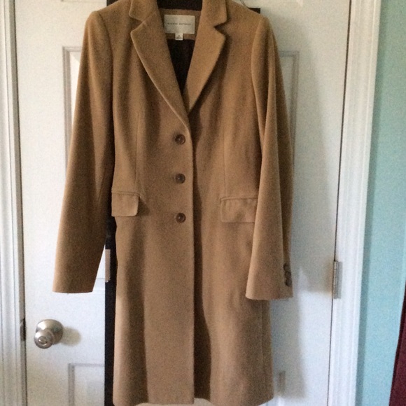 Beautiful, classic camel coat! - Picture 4 of 4