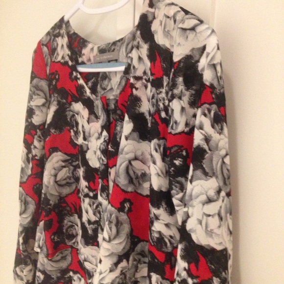 NY Collection Tops - CLEARANCE Floral blouse.