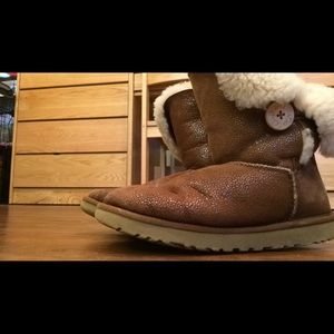 Bailey Button Uggs AUTHENTIC with raindrop texture