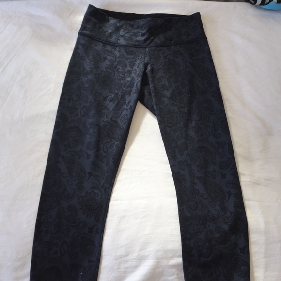 Lululemon Wunder Under Crop Paisly