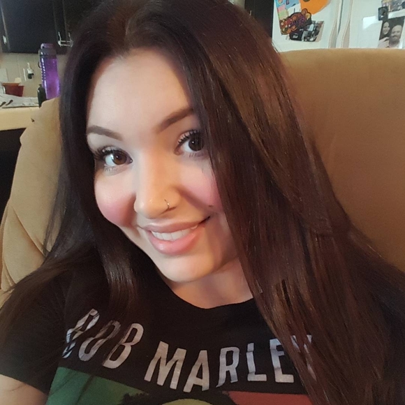 Meet your Posher, Amanda - Picture 1 of 1