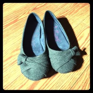 Jellypop gray-black patterned flats