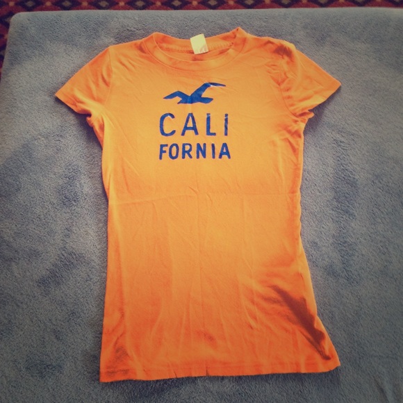 Hollister Graphic Tee size small