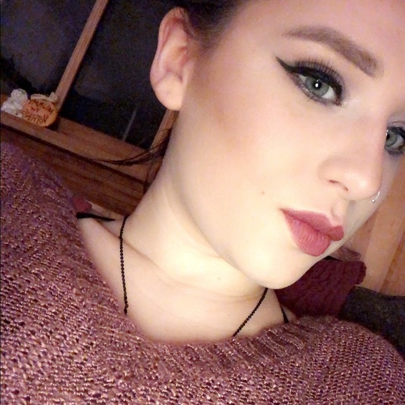 Meet your Posher, Lexi - Picture 2 of 2