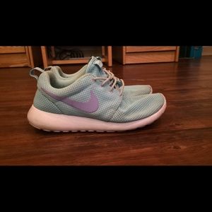 LIGHT BLUE Roshe Runs