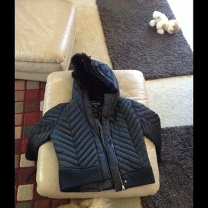 Great jacket. Very warm. But no pockets.