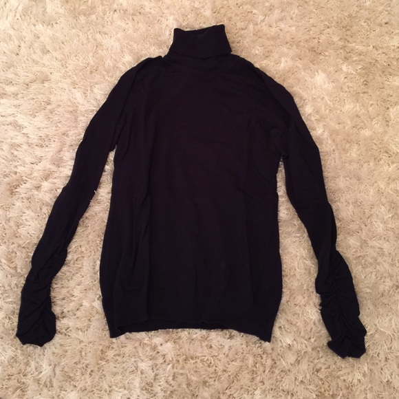 Navy turtleneck, excellent condition