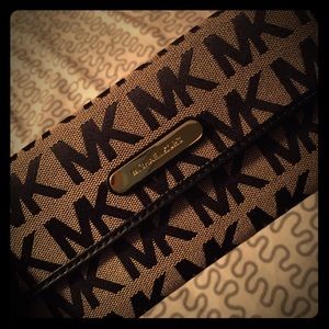 Michael Kors Signature Flat Wallet