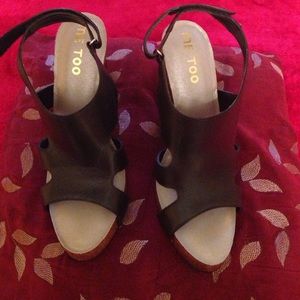 Sassy Black Cut-Outs w/ Wedge-style wood heel!