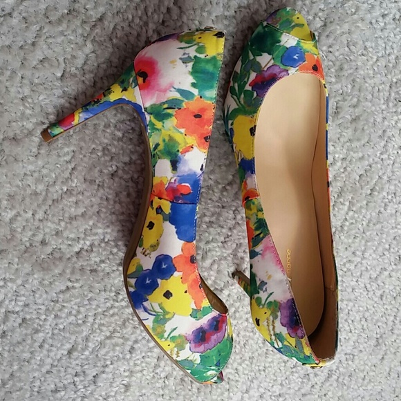 Liz Claiborne Shoes - Floral Peep Toe Pumps