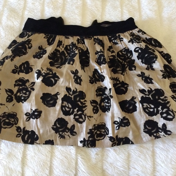 Forever 21 Dresses & Skirts - 🌹▪️Rose velvet skater skirt!!