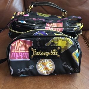 NWOT Betsey Johnson Betseyville 2pc cosmetic bag