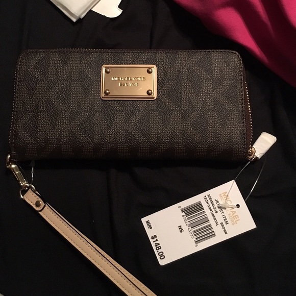 BRAND NEW Michael Kors wallet - Picture 1 of 4