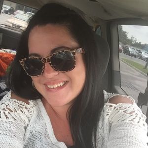 Meet your Posher, Adrienne