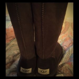 Woman's uggs size 6! Almost new chocolate brown