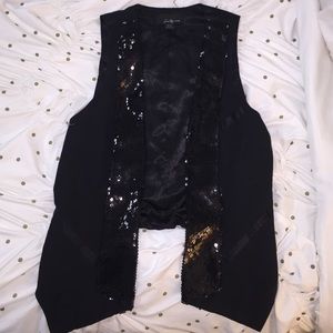 Black vest with Sequined lapels