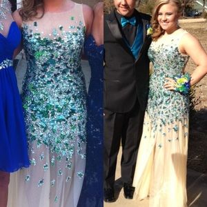 Size 8, perfect condition.