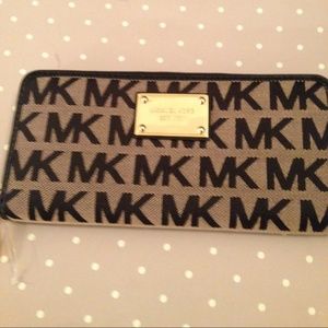 NWT Michael Kors brown zip wallet