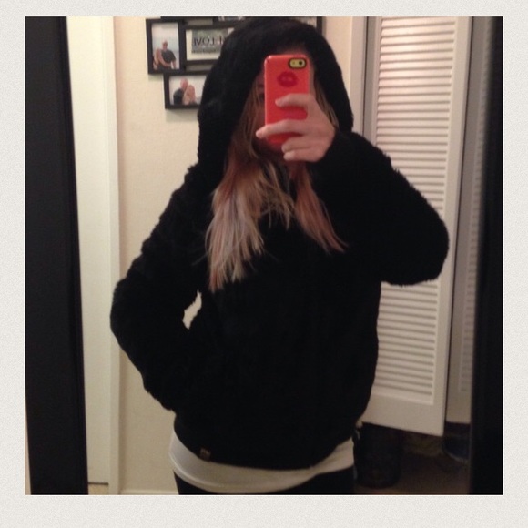 PINK Victoria's Secret Jackets & Blazers - Like new Limited edition VS PINK Fur coat