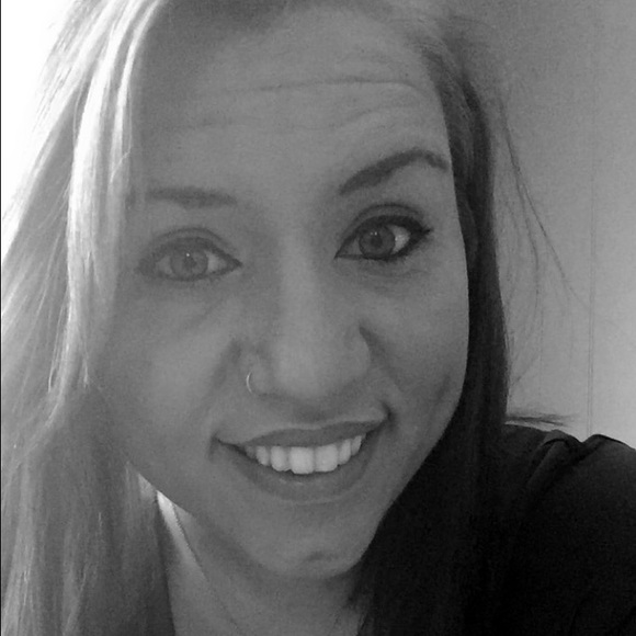 Meet your Posher, Emily - Picture 1 of 1