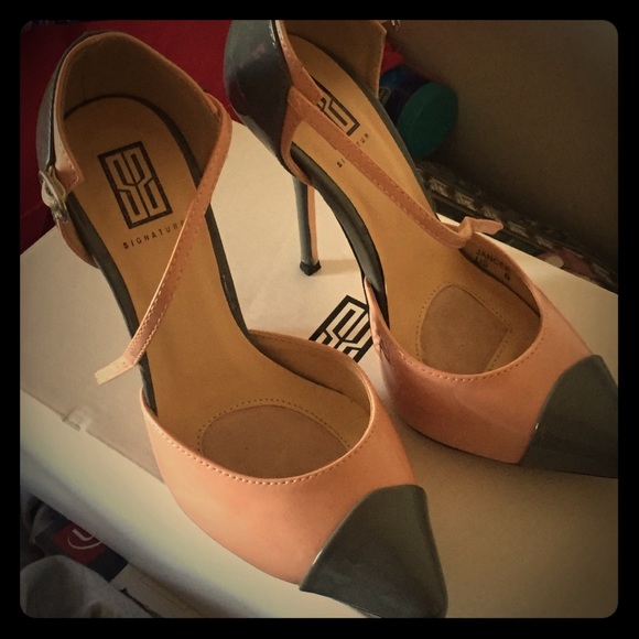 Cute vintage pale looking high heels.