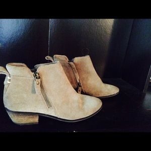 Vince camuto tan ankle boots