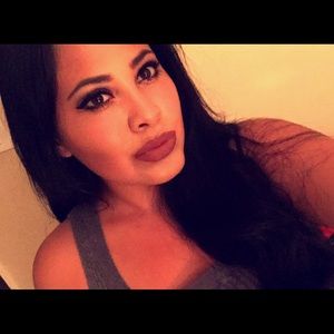 Meet your Posher, Crystal