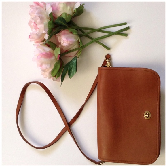 Coach Handbags - Authentic Vintage COACH crossbody