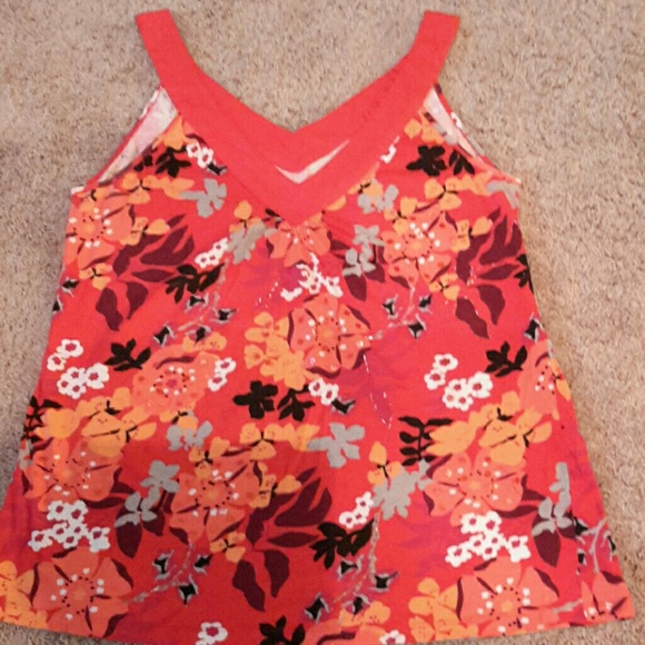 PRETTY DETAILED TANK TOP