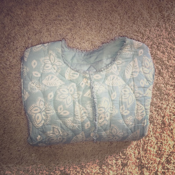 Reversible light blue and white quilted jacket