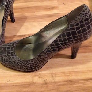 Grey seas high heels