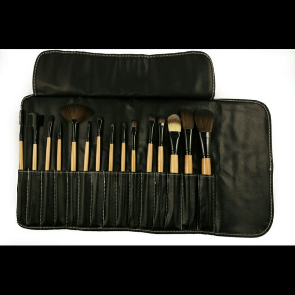 *RESERVED for @nmdagosti* Bobbi Brown brushes