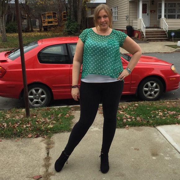 Green polka dot breezy high low top - Picture 1 of 4
