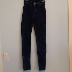 Dark washed skinny jeans with stretch