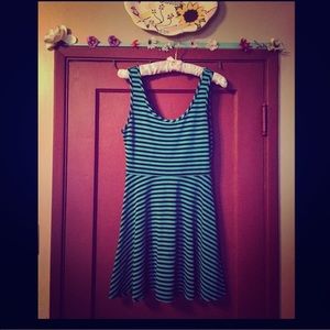 Fun and flirty blue and black striped dress🍍🍑