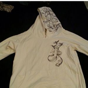 Beautiful hummingbird sweater! 🌷