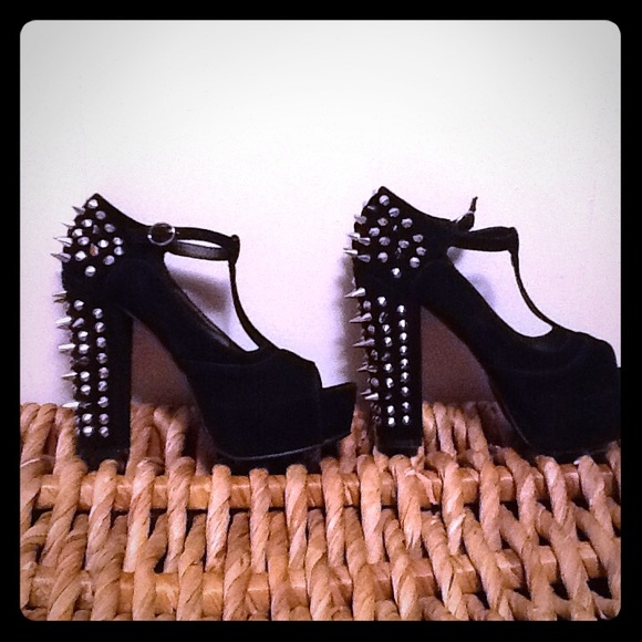 Shoes - Sold