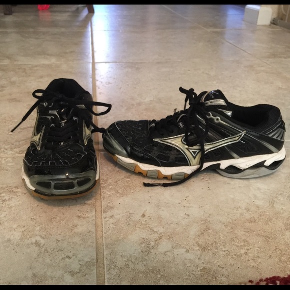 Volleyball shoes