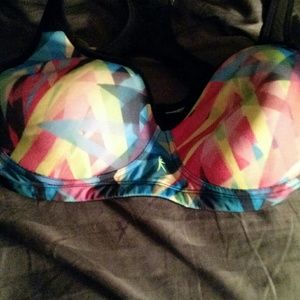 Nwot Danskin sports bra size 36D