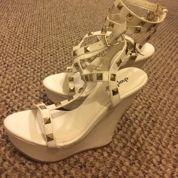 White high heels - Picture 2 of 4