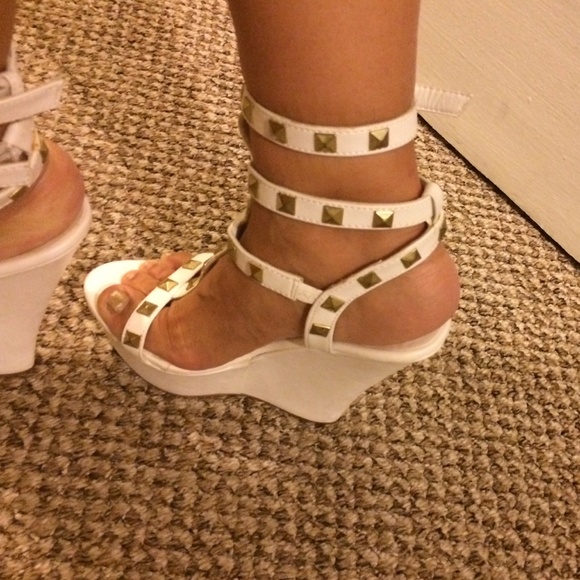 White high heels - Picture 4 of 4