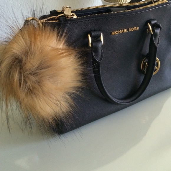 Accessories - 🚨LAST ONE!!!!🚨HP!!!🎉Fringe Beige Pom keychain!!