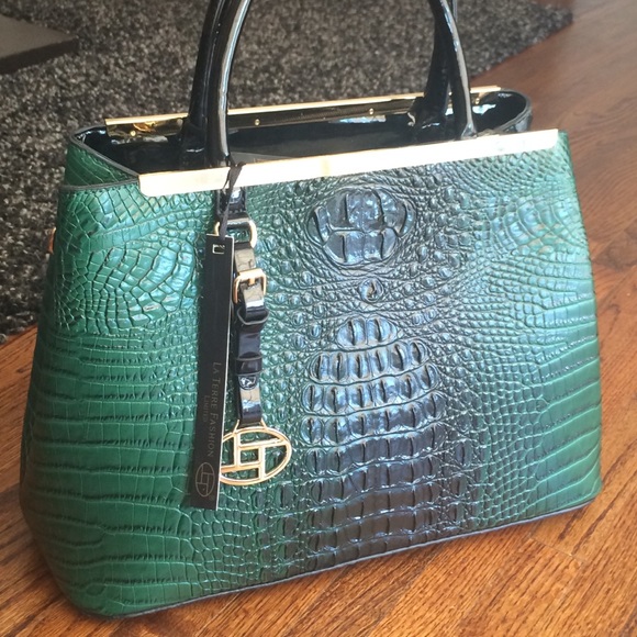 *^^Reserved*** Classy handbag