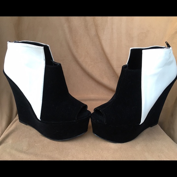 NEW Platform Black & White peep-toe shoes! - Picture 2 of 4